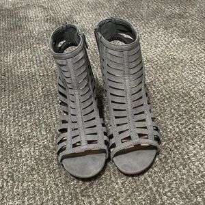 *brand new* GABRIELA- by Charlotte Russe size 7